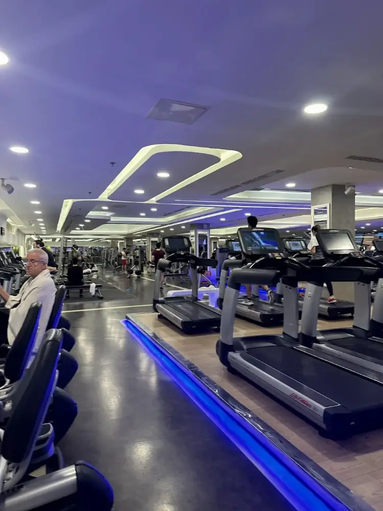 Spora Club — Yüzme Havuzları, Kadıköy · fotoğraf 2