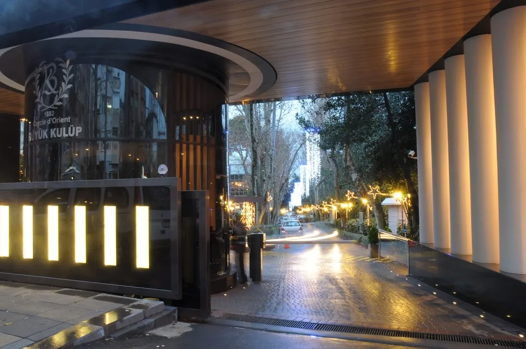 Büyük Kulüp Derneği — Yüzme Havuzları, Kadıköy · fotoğraf 1