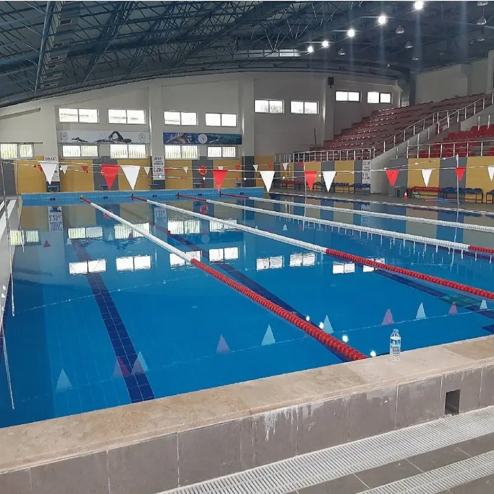 Kartal Yüzme Havuzu Teknik Yüzme Su Sporları Kulübü — Yüzme Havuzları, Kartal · fotoğraf 2