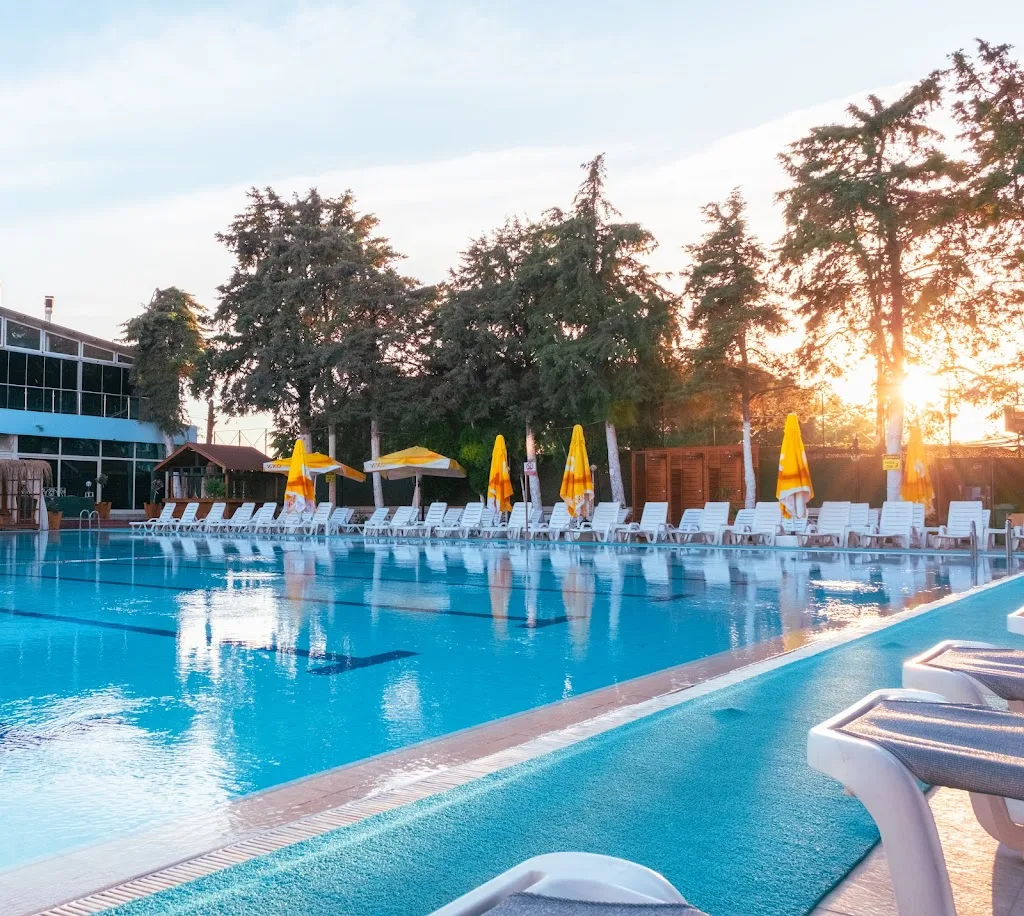 New Karayemiş Havuz & Restaurant — Yüzme Havuzları, Kartal · fotoğraf 1