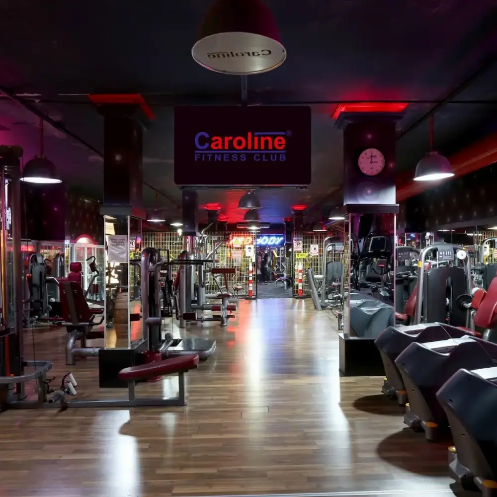 CAROLINE FITNESS & Fitness Kulübü & Havuzlu Spor Tesisi & En İyi Spor Kulüpleri — Yüzme Havuzları, Kartal · fotoğraf 2