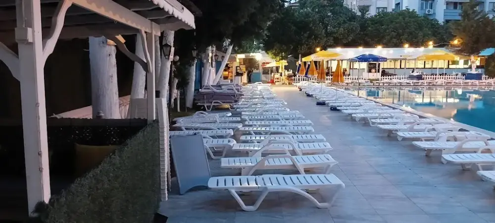 Karayemiş &Yüzme Havuzu — Yüzme Havuzları, Kartal · fotoğraf 4