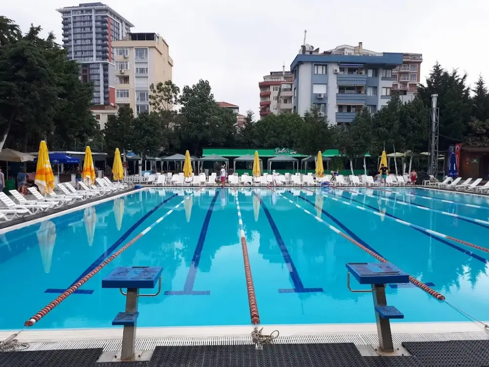 BURAK SEZGİN YÜZME KULÜBÜ — Yüzme Havuzları, Maltepe · fotoğraf 2