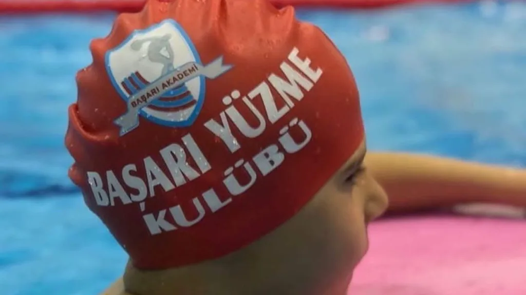 YAKACIK BAŞARI YÜZME KULÜBÜ — Yüzme Havuzları, Kartal · fotoğraf 1