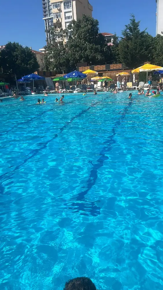 Karayemiş Tesisleri — Yüzme Havuzları, Kartal · fotoğraf 3