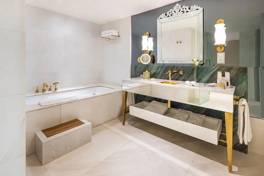 CVK Park Bosphorus Hotel Istanbul — Yüzme Havuzları, Beyoğlu · fotoğraf 3