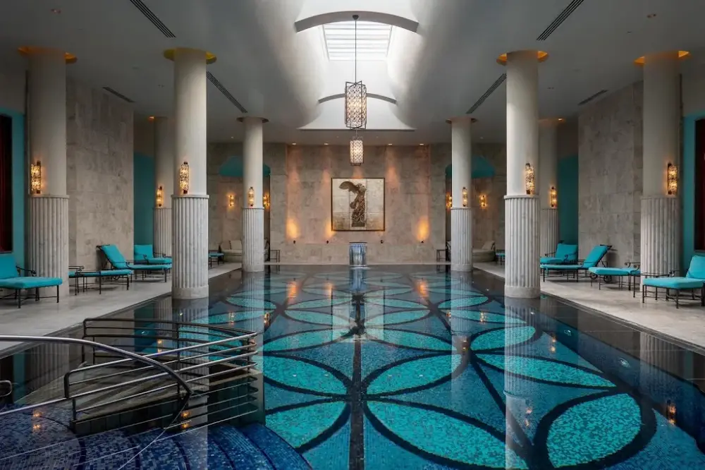 Four Seasons Hotel Istanbul At The Bosphorus — Yüzme Havuzları, Beşiktaş · fotoğraf 3