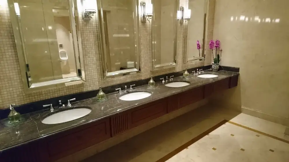 Four Seasons Hotel Istanbul At The Bosphorus — Yüzme Havuzları, Beşiktaş · fotoğraf 4