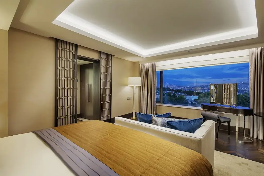 Conrad İstanbul Bosphorus — Yüzme Havuzları, Beşiktaş · fotoğraf 2