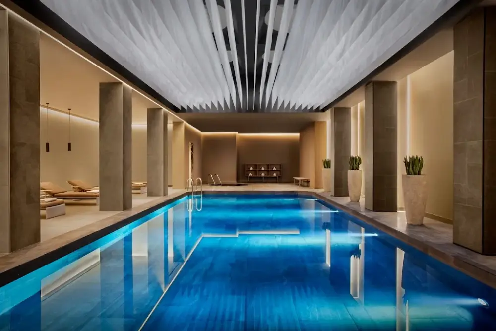 Conrad İstanbul Bosphorus — Yüzme Havuzları, Beşiktaş · fotoğraf 3