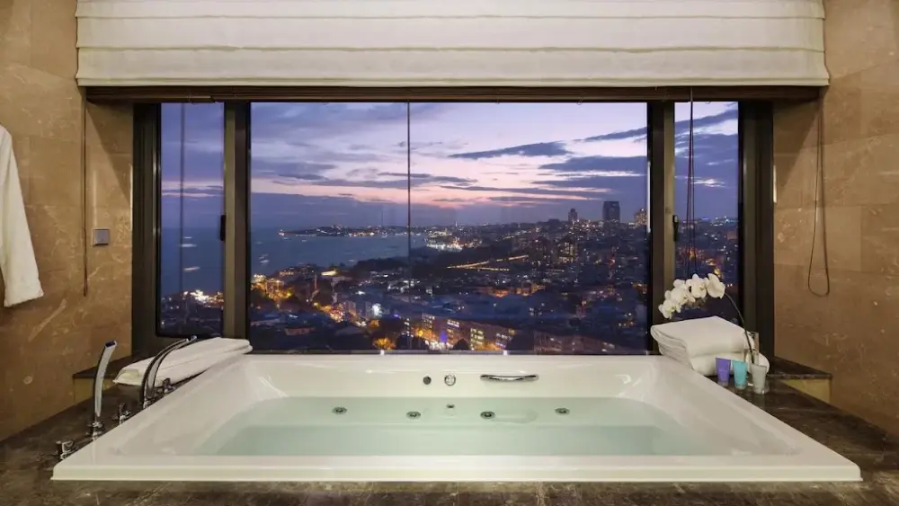 Conrad İstanbul Bosphorus — Yüzme Havuzları, Beşiktaş · fotoğraf 4
