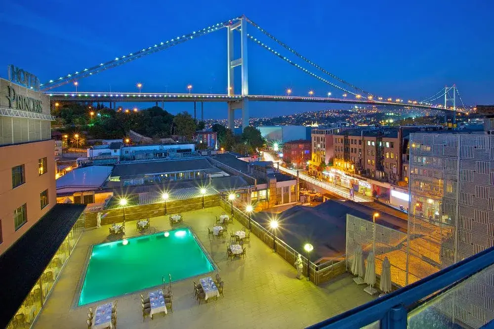 Ortakoy Princess Hotel — Yüzme Havuzları, Beşiktaş · fotoğraf 4