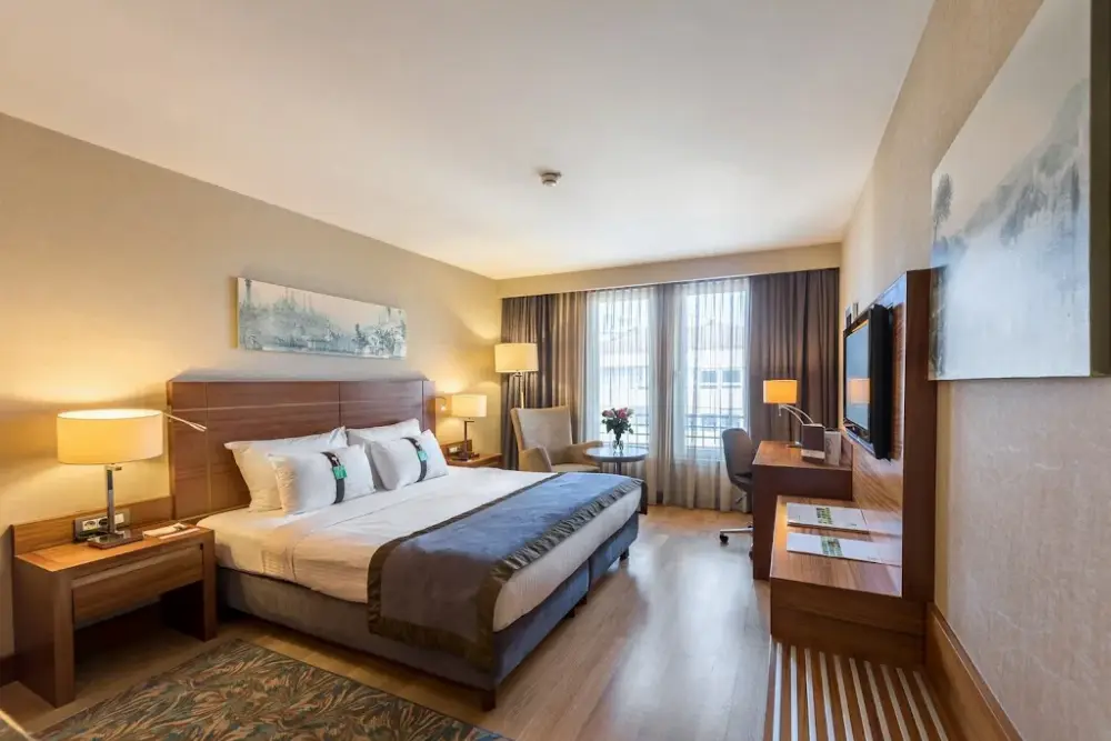 Holiday Inn Istanbul Şişli — Yüzme Havuzları, Şişli · fotoğraf 2