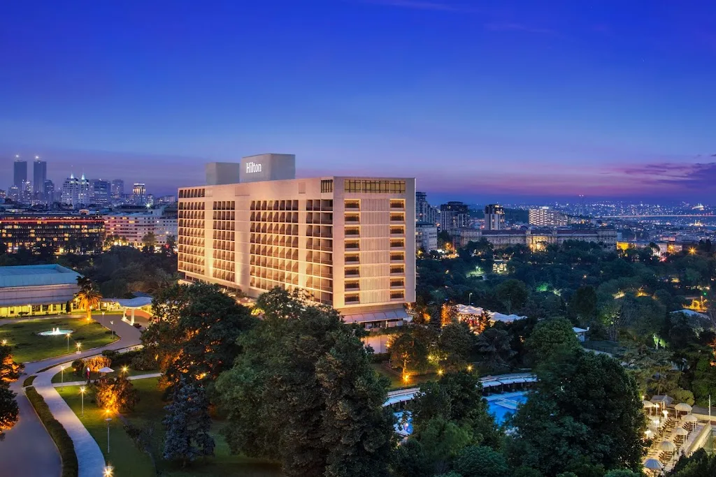 Hilton İstanbul Bosphorus — Yüzme Havuzları, Şişli · fotoğraf 1