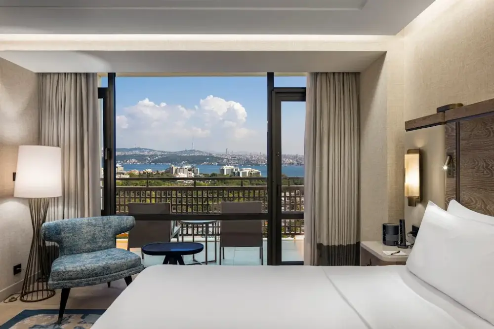 Hilton İstanbul Bosphorus — Yüzme Havuzları, Şişli · fotoğraf 2