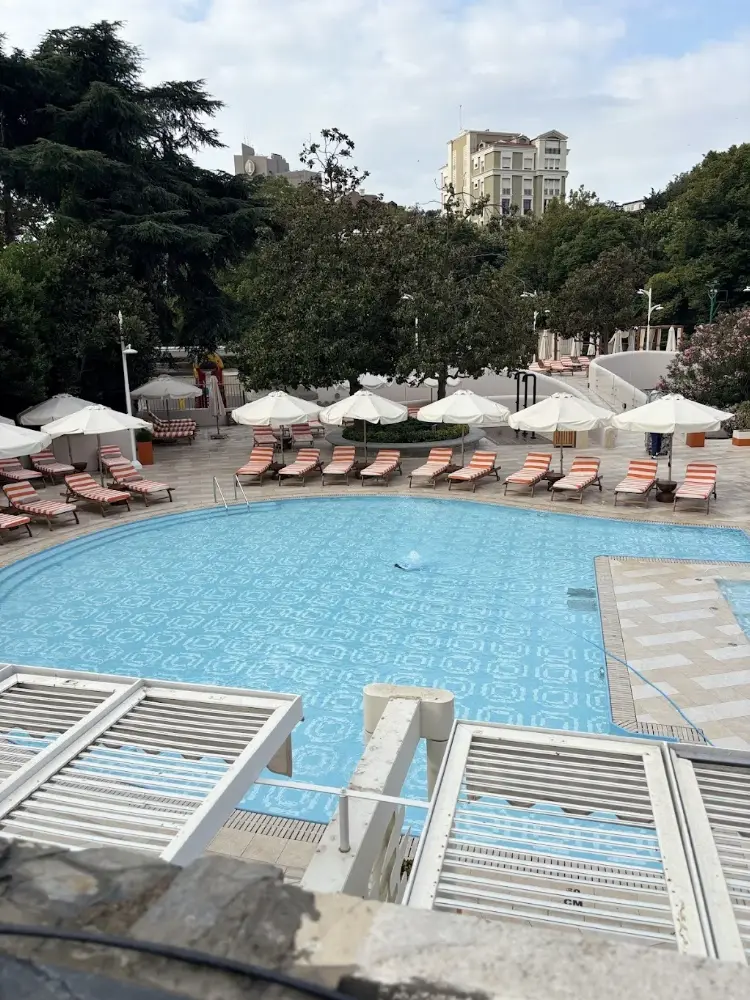 Hilton İstanbul Bosphorus — Yüzme Havuzları, Şişli · fotoğraf 3