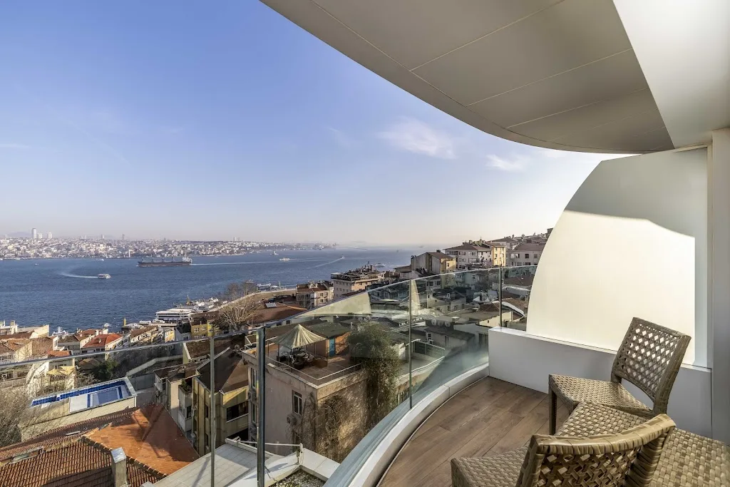 Opera Hotel Bosphorus — Yüzme Havuzları, Beyoğlu · fotoğraf 1