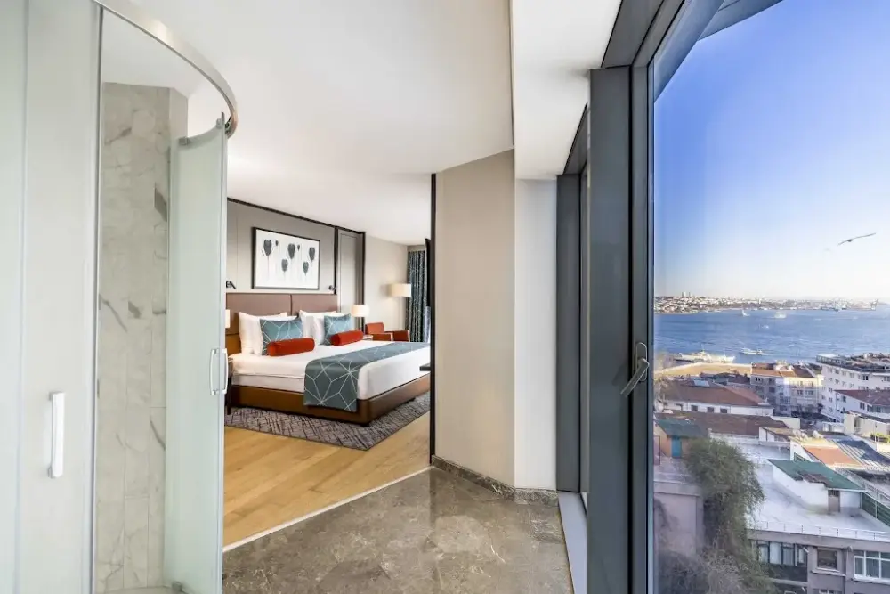 Opera Hotel Bosphorus — Yüzme Havuzları, Beyoğlu · fotoğraf 2