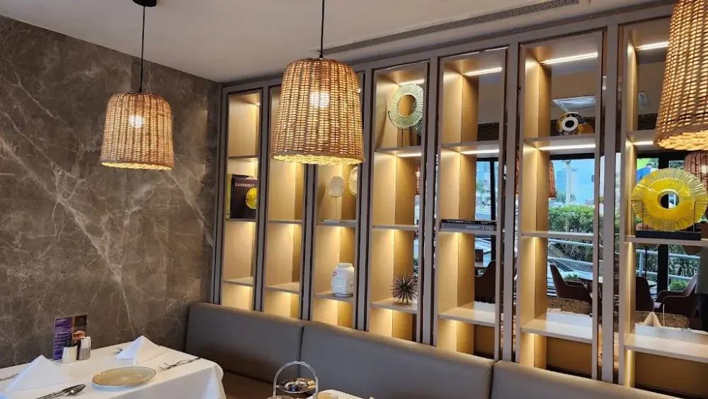 Mövenpick Hotel Istanbul Bosphorus — Yüzme Havuzları, Beşiktaş · fotoğraf 3