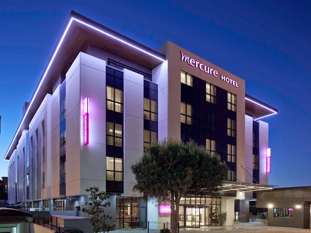 MERCURE ISTANBUL ALTUNIZADE — Yüzme Havuzları, Üsküdar · fotoğraf 1