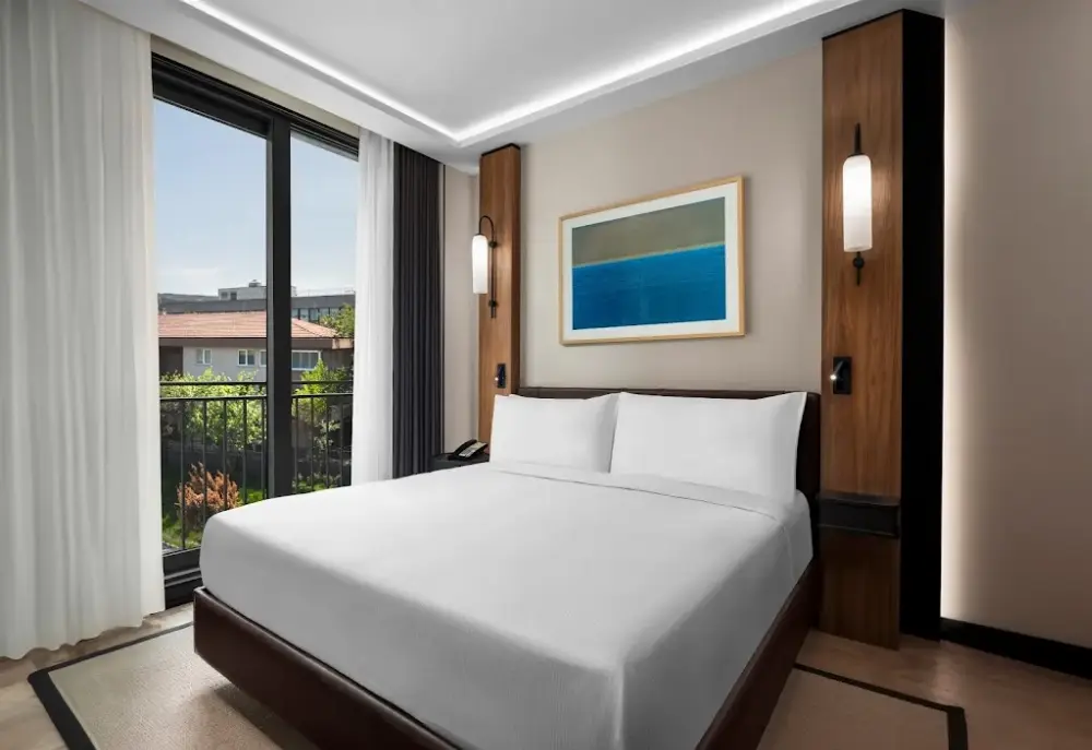 Altunizade Suites Istanbul, Curio Collection by Hilton — Yüzme Havuzları, Üsküdar · fotoğraf 2