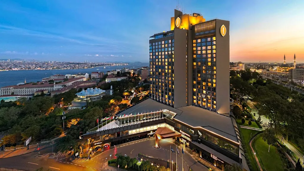 InterContinental Istanbul by IHG — Yüzme Havuzları, Beyoğlu · fotoğraf 1