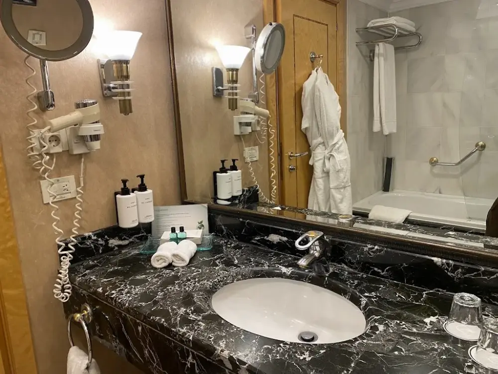 InterContinental Istanbul by IHG — Yüzme Havuzları, Beyoğlu · fotoğraf 4