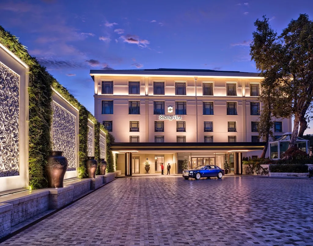 Shangri-La Bosphorus İstanbul — Yüzme Havuzları, Beşiktaş · fotoğraf 1