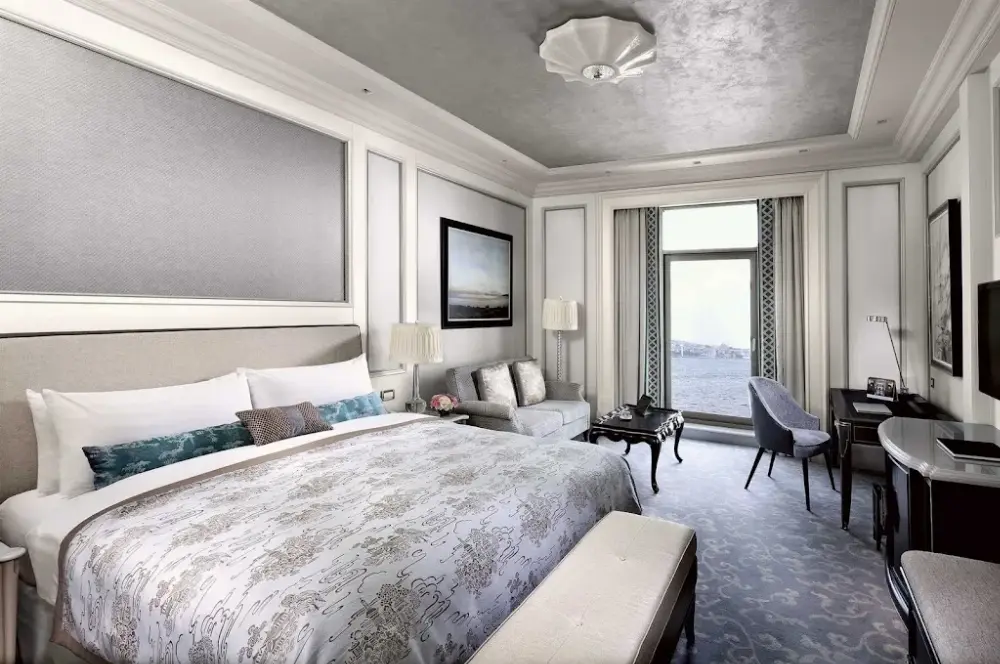 Shangri-La Bosphorus İstanbul — Yüzme Havuzları, Beşiktaş · fotoğraf 2