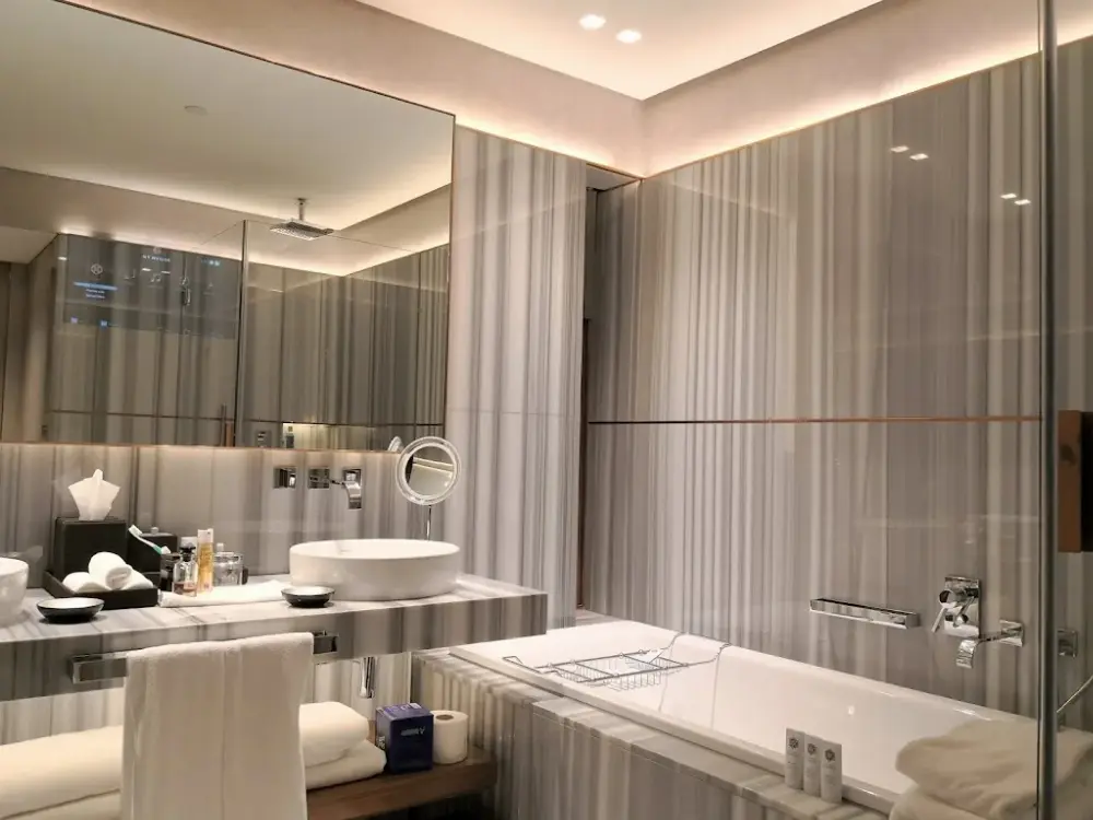 The St. Regis Istanbul — Yüzme Havuzları, Şişli · fotoğraf 3