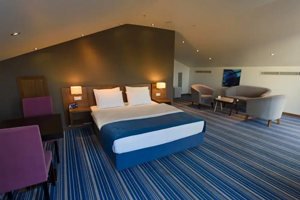 Holiday Inn Express Istanbul - Altunizade — Yüzme Havuzları, Üsküdar · fotoğraf 2