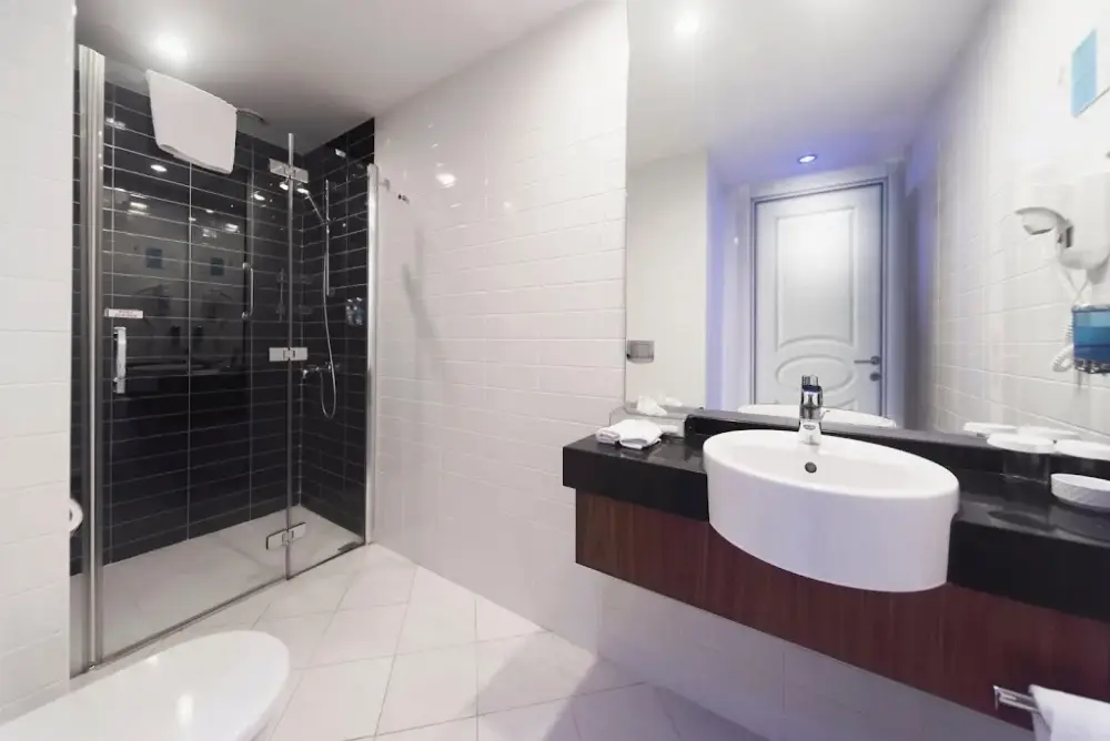 Holiday Inn Express Istanbul - Altunizade — Yüzme Havuzları, Üsküdar · fotoğraf 3