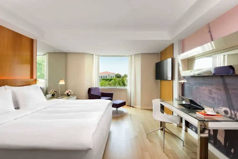 Radisson Blu Bosphorus Hotel, Istanbul — Yüzme Havuzları, Beşiktaş · fotoğraf 2