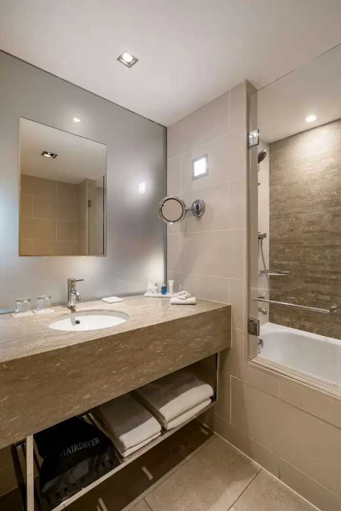 Radisson Blu Bosphorus Hotel, Istanbul — Yüzme Havuzları, Beşiktaş · fotoğraf 4