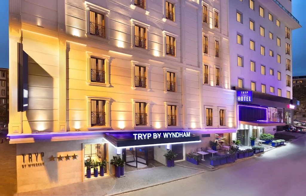 TRYP by Wyndham Istanbul Sisli — Yüzme Havuzları, Şişli · fotoğraf 1
