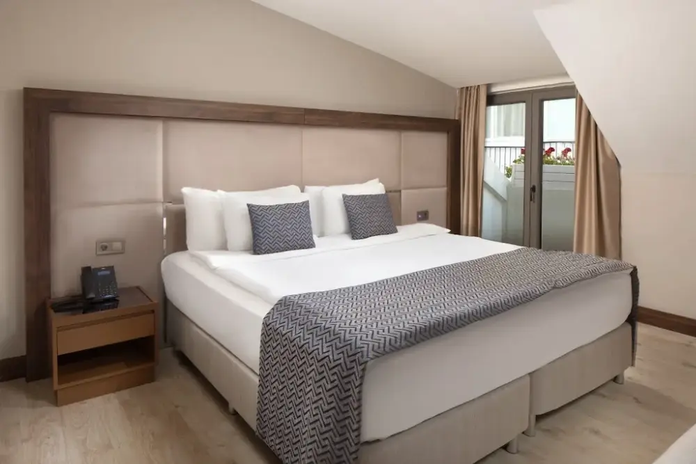 TRYP by Wyndham Istanbul Sisli — Yüzme Havuzları, Şişli · fotoğraf 2
