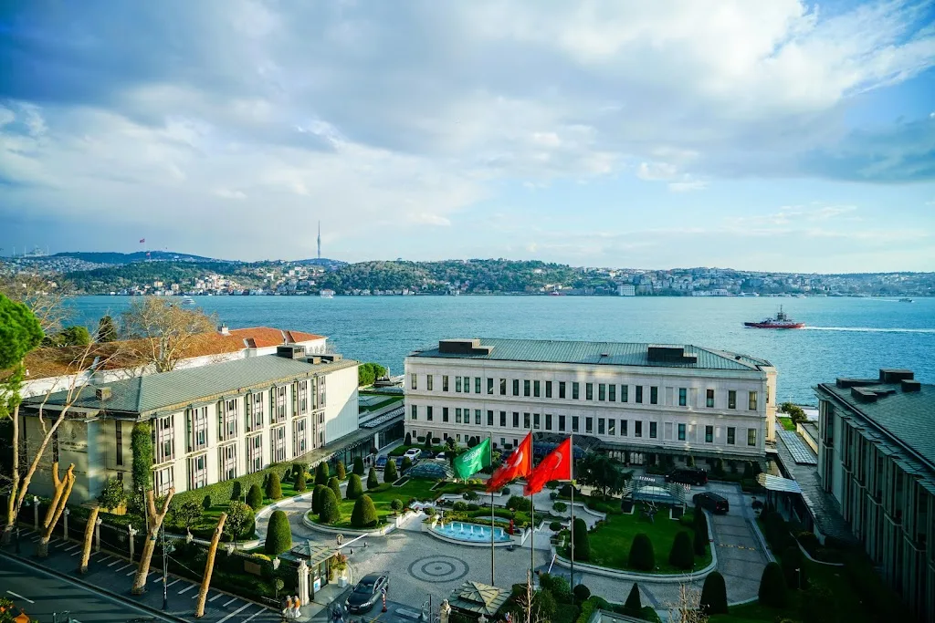 Elite World Homes Bosphorus Istanbul — Yüzme Havuzları, Beşiktaş · fotoğraf 1