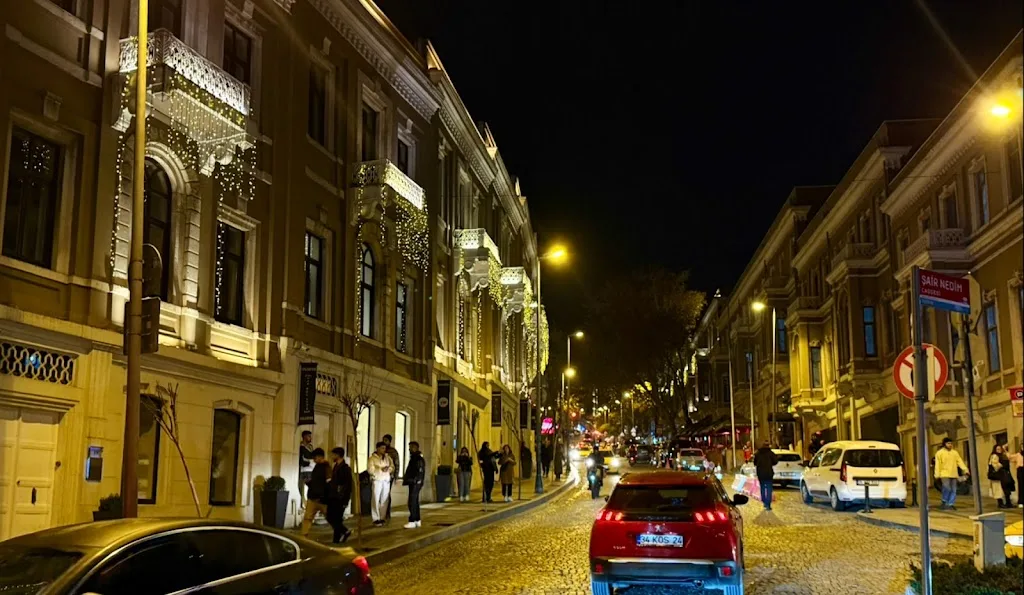 King Suit Hotel — Yüzme Havuzları, Beşiktaş · fotoğraf 1