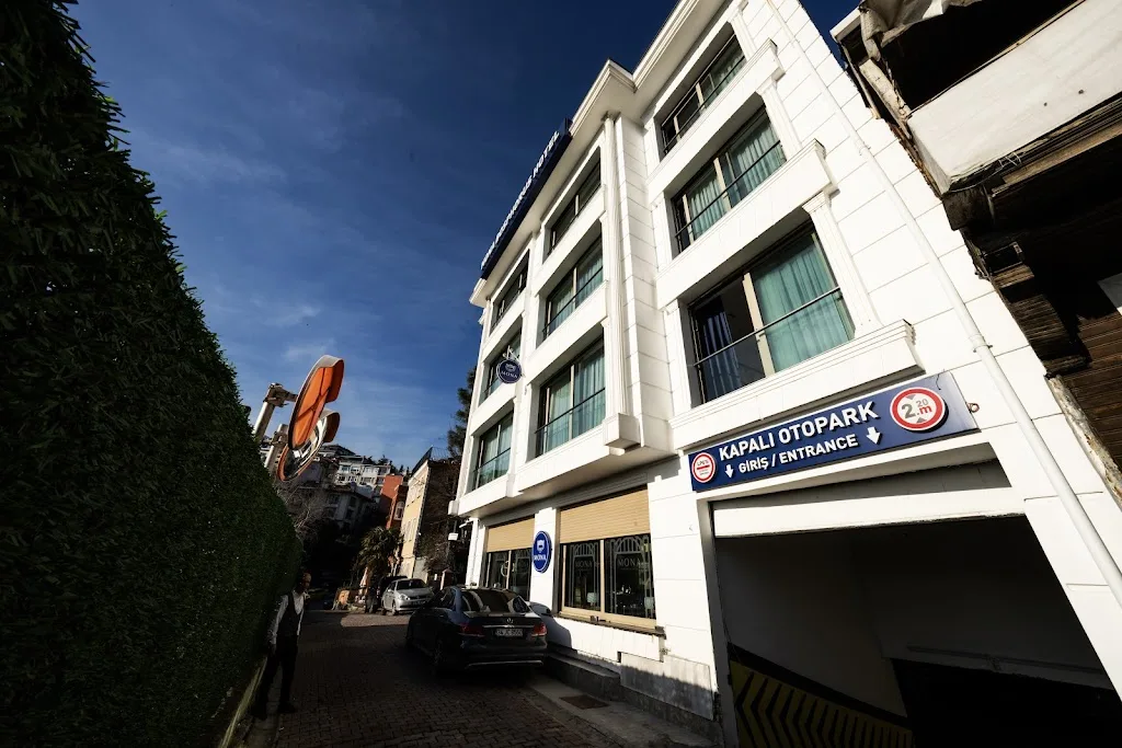 Mona Bosphorus Hotel — Yüzme Havuzları, Beşiktaş · fotoğraf 1