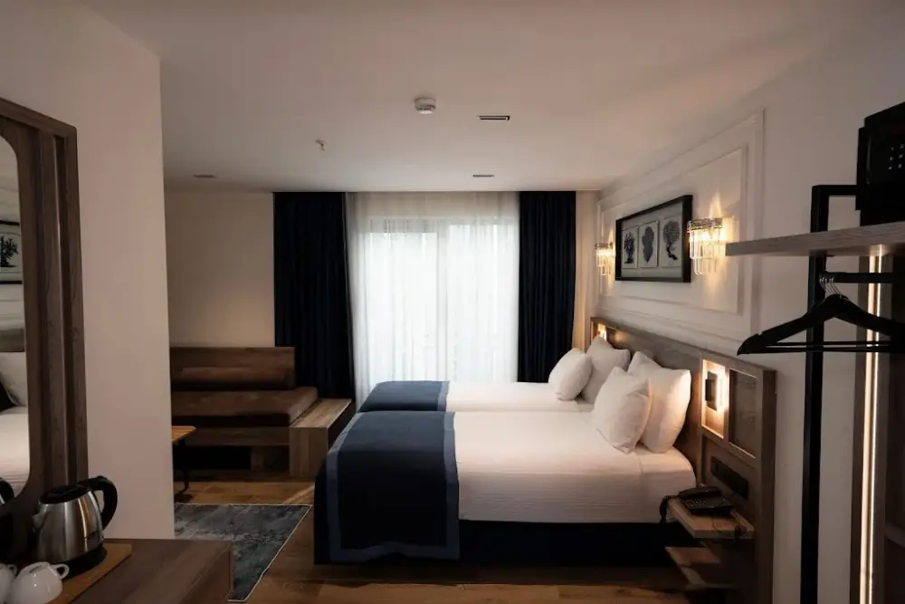 Mona Bosphorus Hotel — Yüzme Havuzları, Beşiktaş · fotoğraf 2