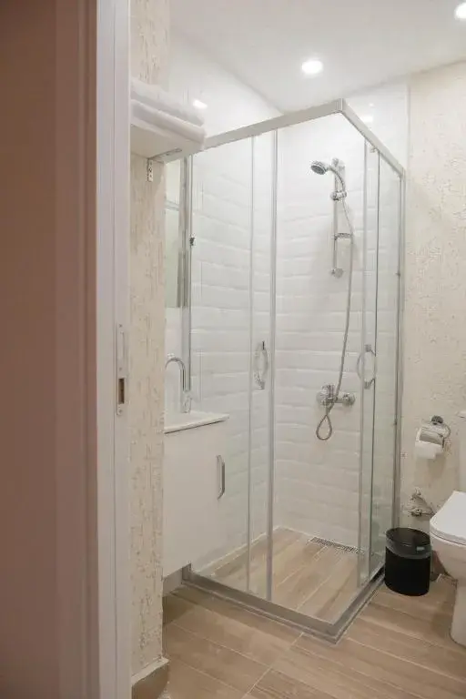 Taç Hotel — Yüzme Havuzları, Beşiktaş · fotoğraf 3