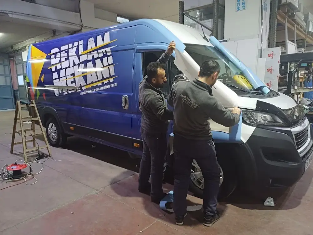 Reklam Mekanı (Pleksi & Paslanmaz Işıklı Kutu Harf Tabela, Araç & Cephe Giydirme, Folyo, Vinil, Branda Kumaş, Dijital Baskı) — Reklam Ajansları, Avcılar · fotoğraf 2