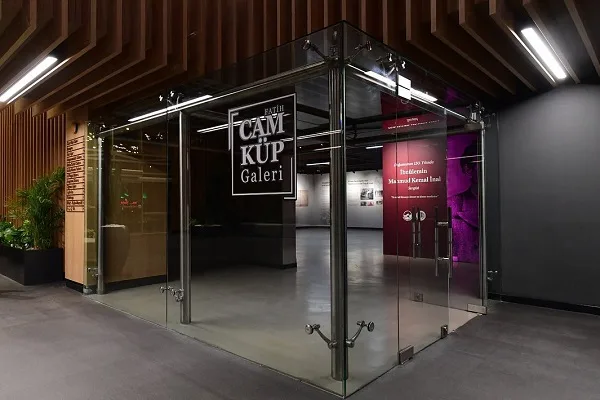 Fatih Belediyesi Nusret Çolpan Sanat Galerisi — Sergiler, Fatih · fotoğraf 1