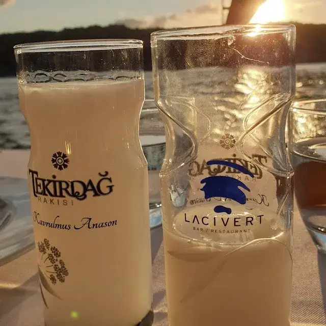 Lacivert Bar - Restaurant — Akdeniz mutfağı, Beykoz · fotoğraf 2