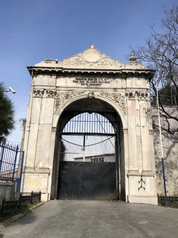 İstanbul Sanat (Haliç Tersanesi) — Sergiler, Beyoğlu · fotoğraf 4