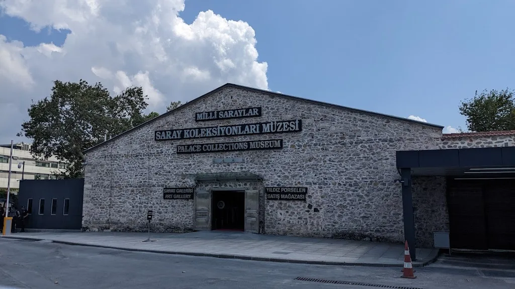 Dolmabahçe Sanat Galerisi — Sergiler, Beşiktaş · fotoğraf 1