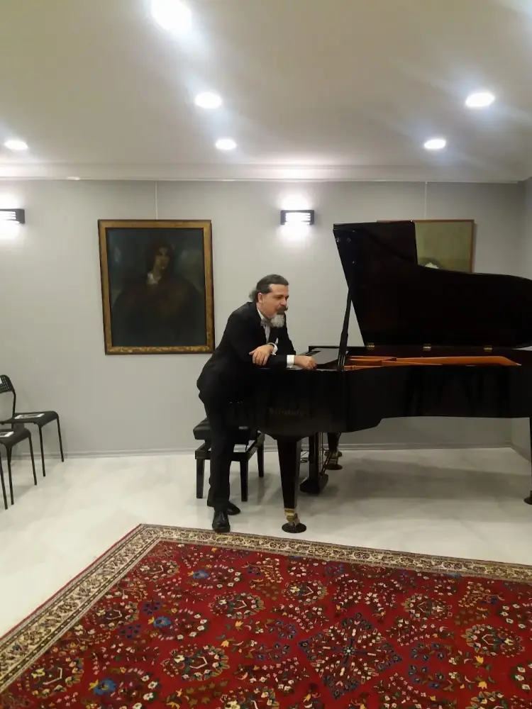 Girgin Piyano & Sanat Galerisi — Sergiler, Beşiktaş · fotoğraf 4