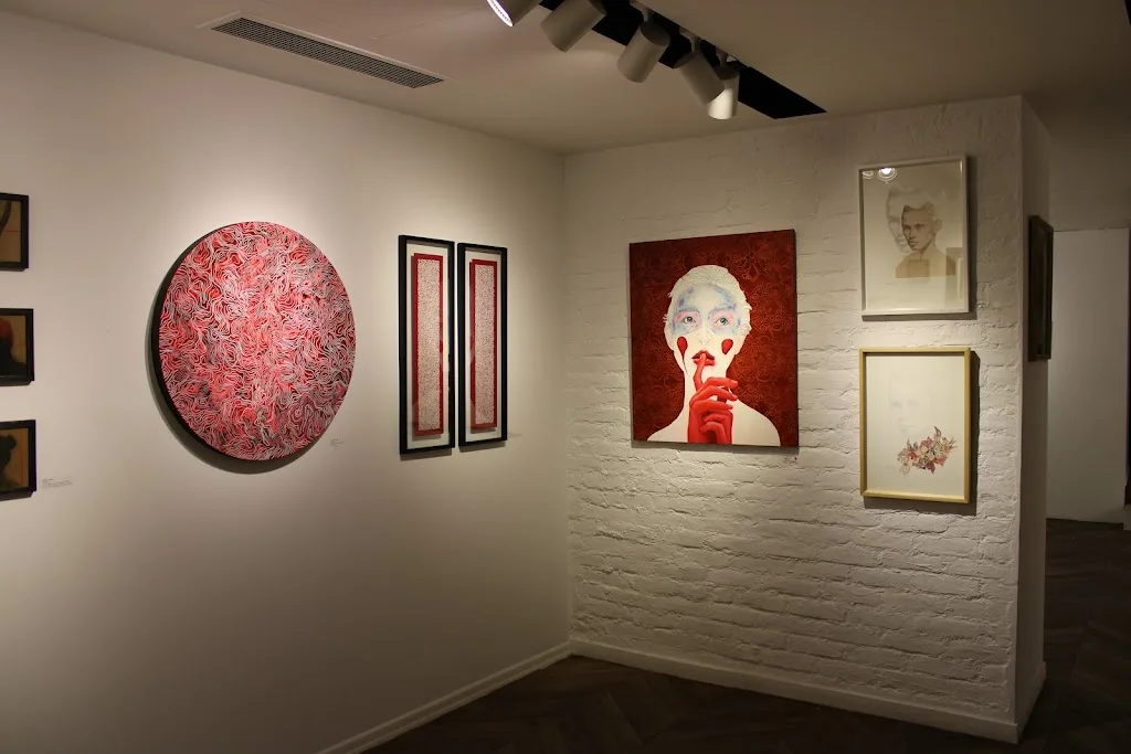 Galeri Bu — Sergiler, Beyoğlu · fotoğraf 1