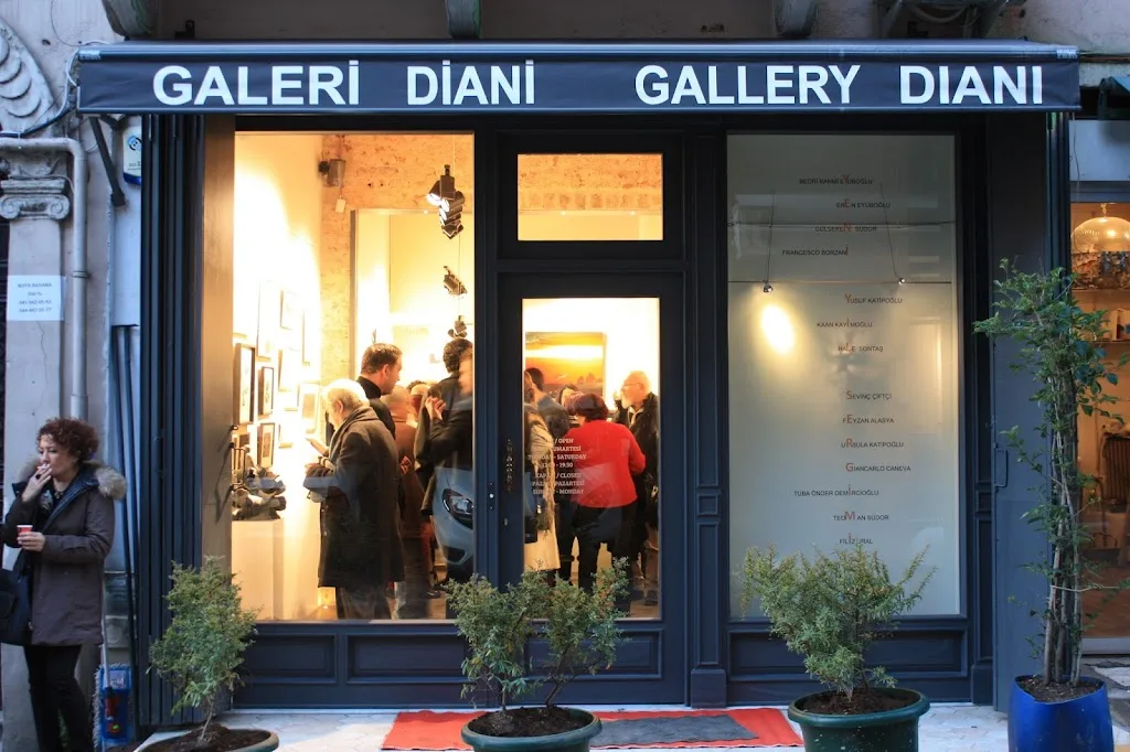Galeri Diani — Sergiler, Beyoğlu · fotoğraf 1