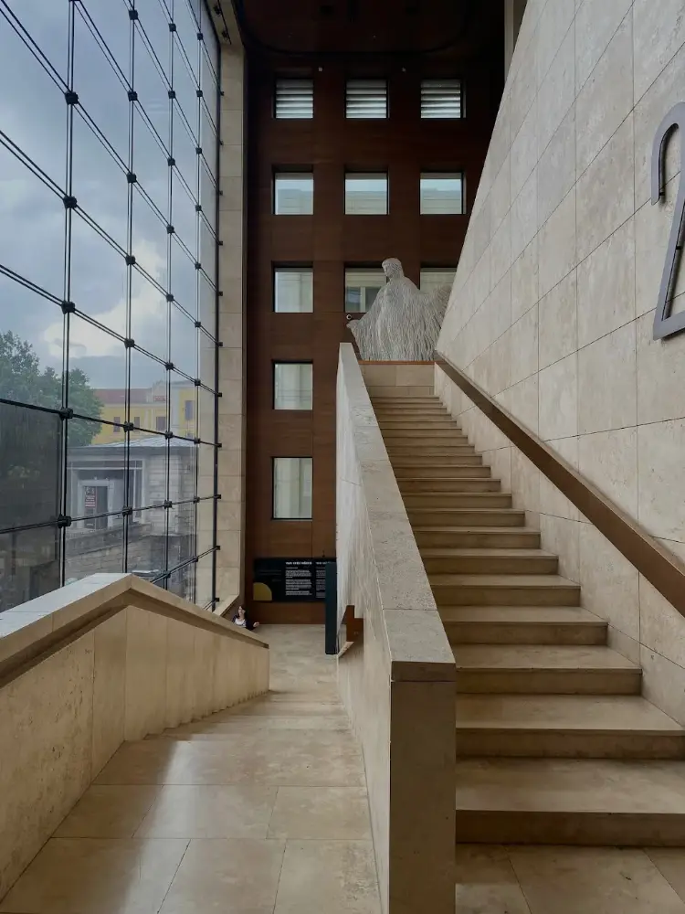 Yapı Kredi Kültür Sanat — Sergiler, Beyoğlu · fotoğraf 2
